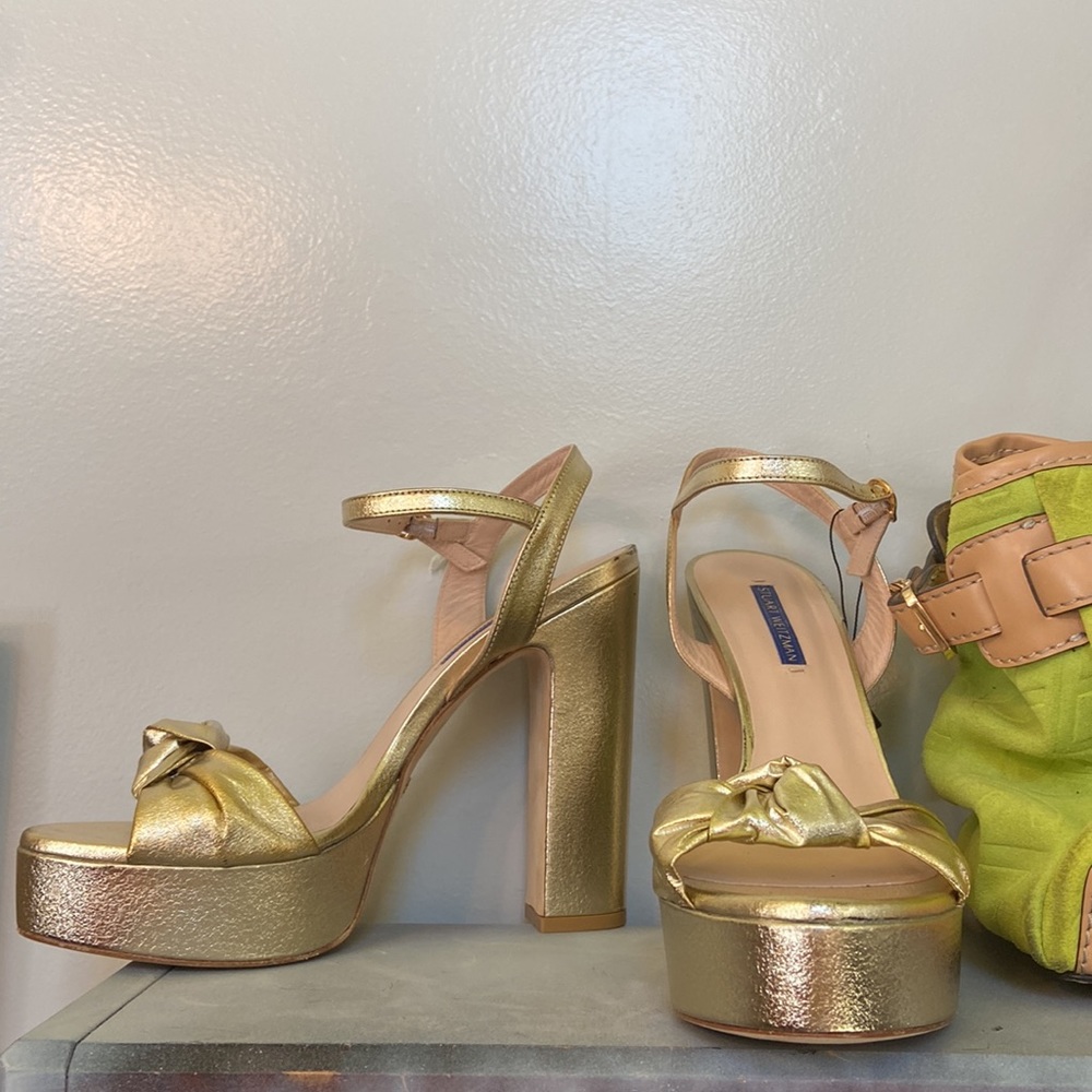 Stuart Weitzman Gold leather platform sandals sz 10